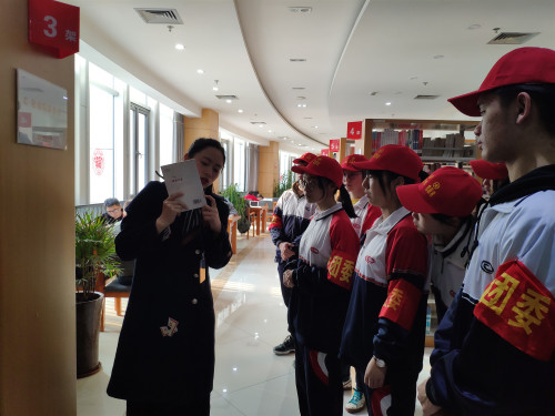 “学雷锋”图书馆志愿者活动IMG_20190311_172924.jpg